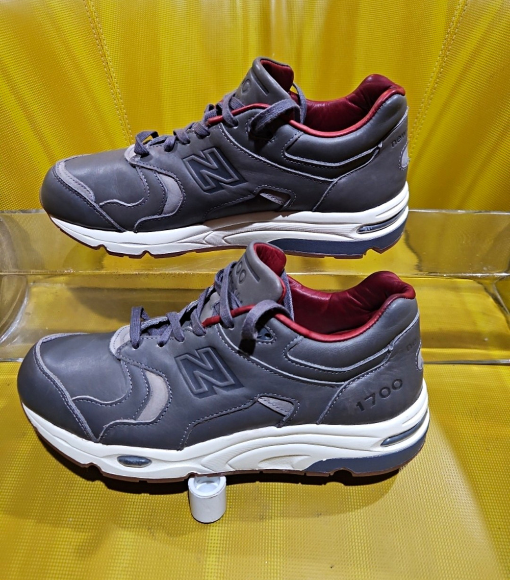 New Balance 1700 Men's Size 9.5 Gray Red White Low Top Lace-Up Leather